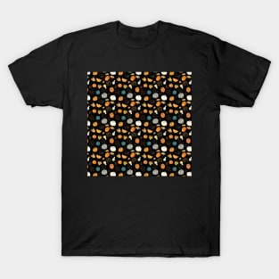 Halloween Pumpkins and Gold Leaf Pattern T-Shirt